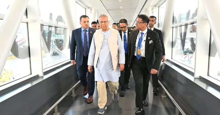 রোমের বিমানবন্দরে প্রধান উপদেষ্টা